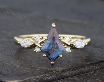 Pierścionek zaręczynowy z aleksandrytu o szlifie latawcowym Unikalny pierścionek z żółtego złota Pierścionek z diamentem markiza Moissanite Pierścionek ślubny Pierścionek zaręczynowy Pierścionek rocznicowy