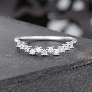 Delicada banda de boda curvada de Moissanite Alianza de boda de oro blanco vintage mujer Anillo apilable a juego de diamantes Anillo de aniversario de promesa