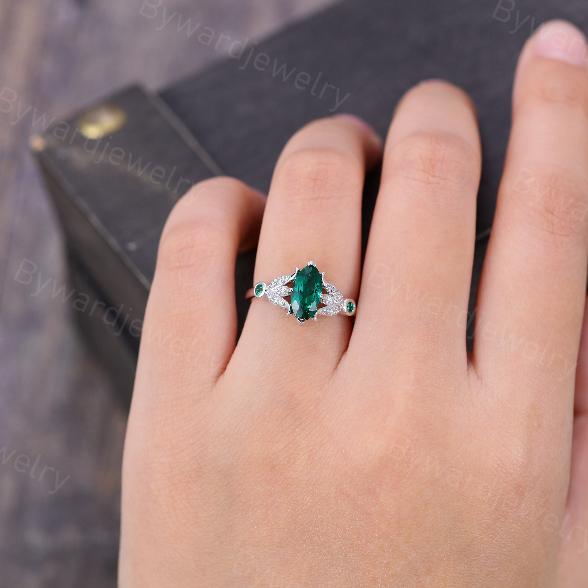 アンティーク リング　エメラルド　ダイヤ　マーキス マーキスエメラルド ダイヤモンドバンドリング EM 0.92ct D 0.38ct K18PG