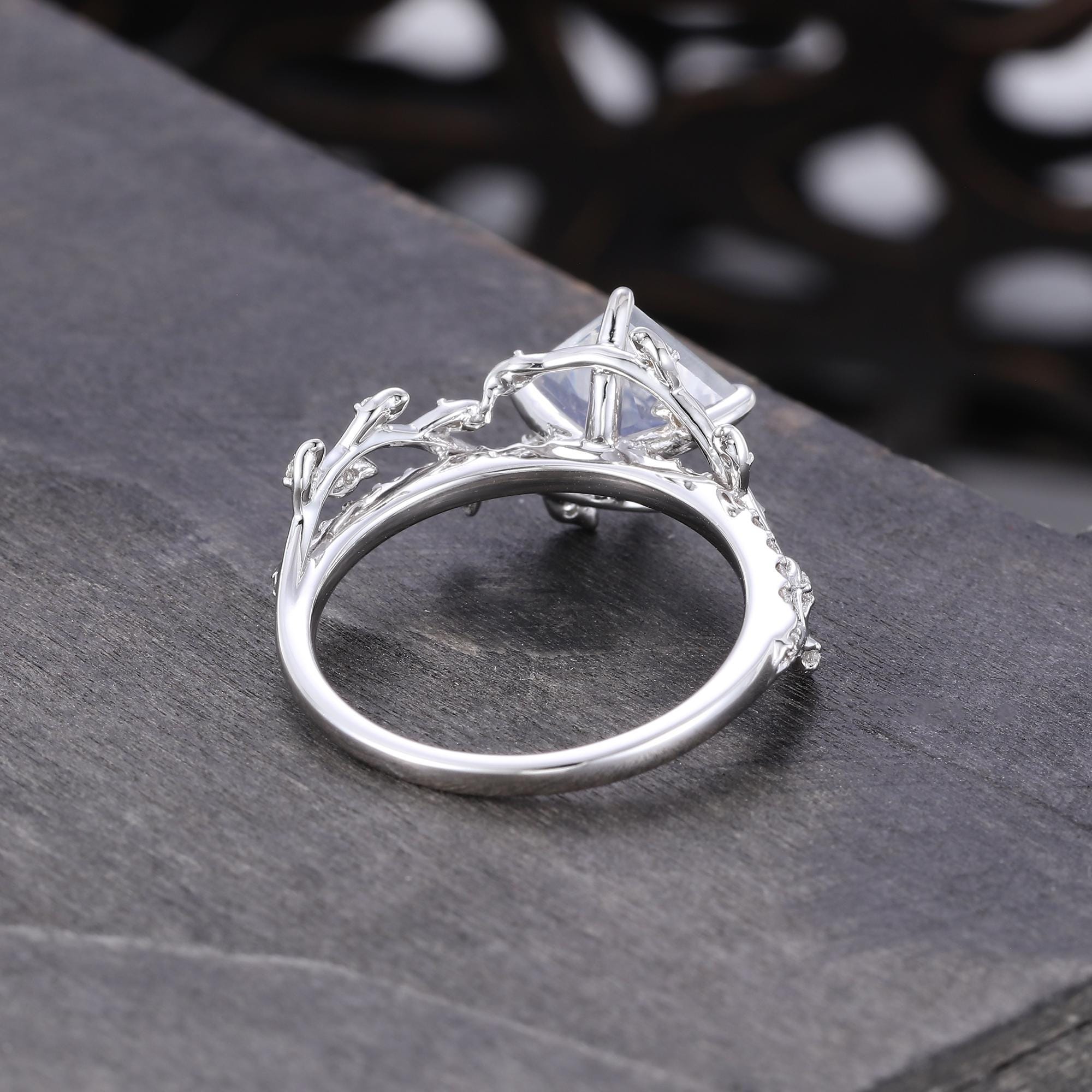 プリンセスカット ムーンストーン エンゲージリング ヴィンテージ