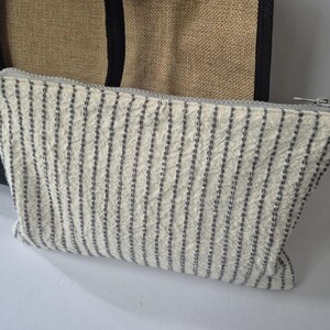 Borsa con cerniera a righe grigie e crema
