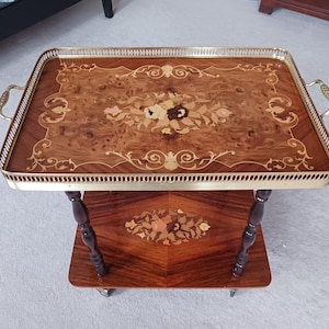 MCM Italienischer Barwagen oder Teewagen mit Floralem Intarsieneinsatz und Abnehmbarem Tablettoberteil