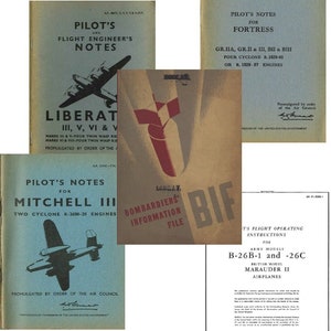 Pode incluir: Uma coleção de manuais de piloto vintage para várias aeronaves, incluindo o Liberator, o Mitchell III e o Fortress. Os manuais são impressos em papel azul claro e verde claro com texto preto e apresentam ilustrações das aeronaves.