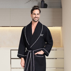 Customized Men&#39;s Piped Waffle Robe - Monogram Embroidered Bathrobe - Personalized Birthday Gift for Him, Boyfriend, Husband Luxury Spa Robes