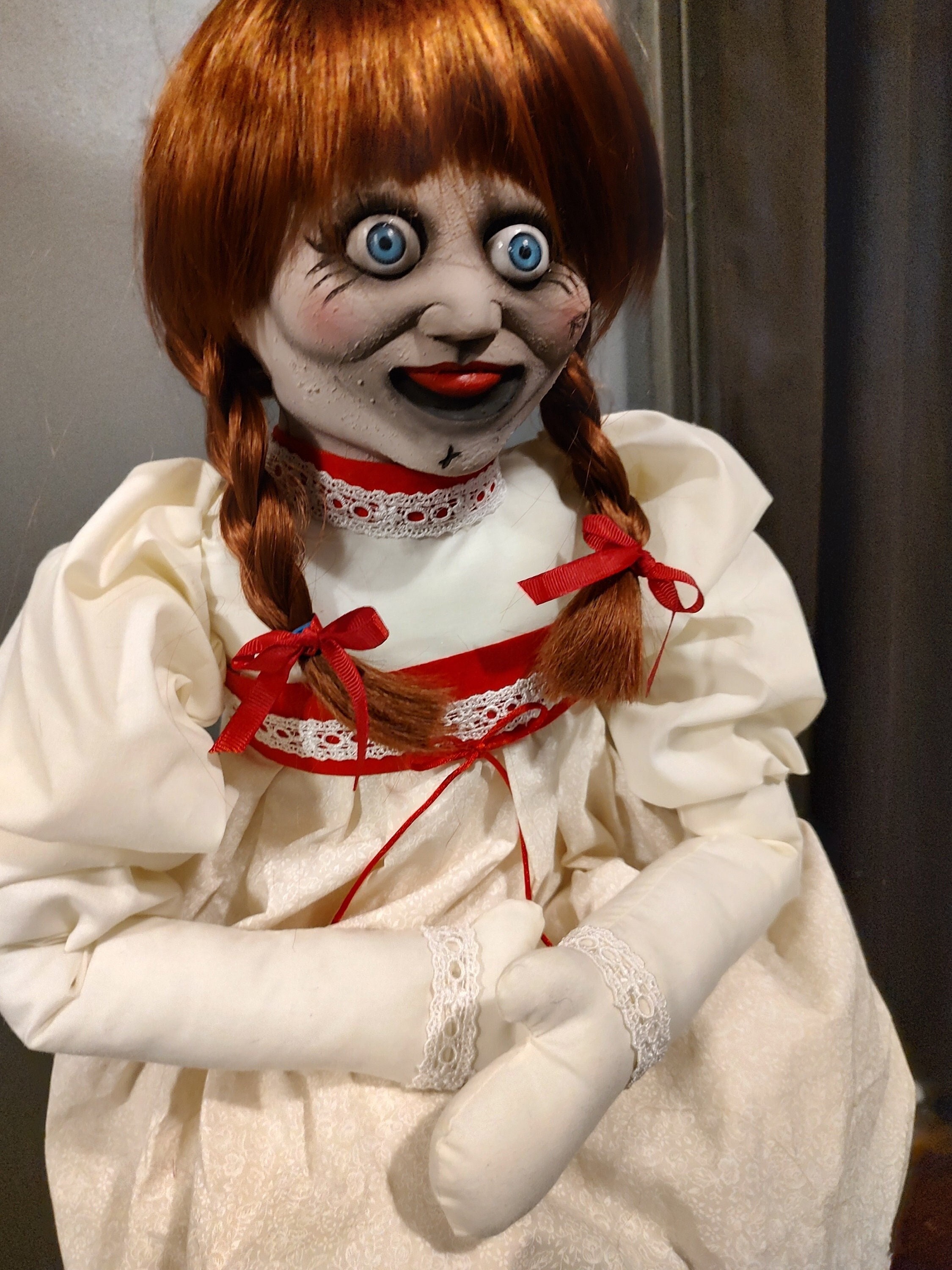 The conjuring Trick or Treat Studios Annabelle Doll 40 Inch Prop Replica