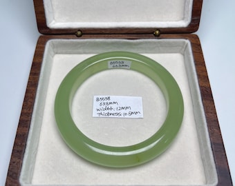 GW限定値下げします もし訳生長紋あります 翡翠バングル 62.1 mm 本物の翡翠バングル 本物のグリーン翡翠バングル 天然