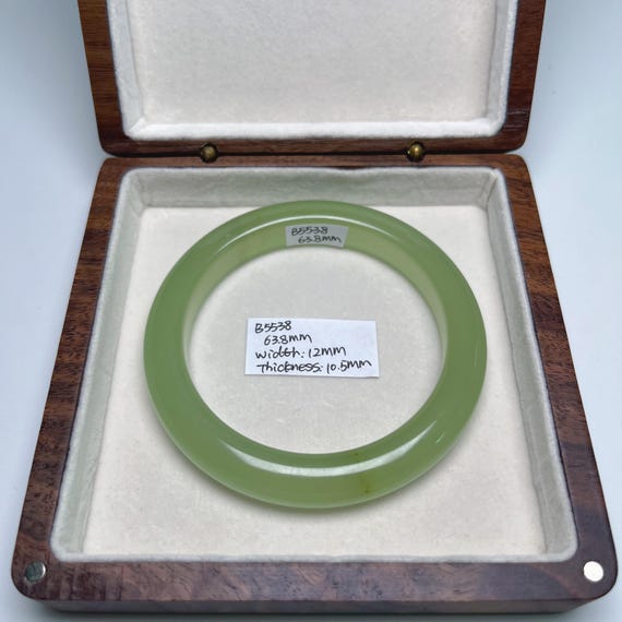 63.8 mm 本物のグリーン翡翠バングル 天然サーペンティン翡翠 グレード 
