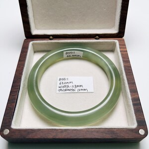 62.1 mm 本物の翡翠バングル 本物のグリーン翡翠バングル 天然