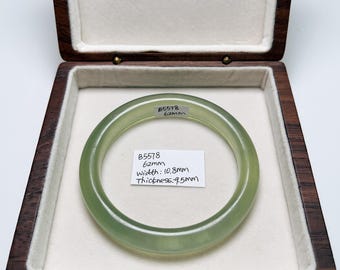 62.1 mm 本物の翡翠バングル 本物のグリーン翡翠バングル 天然
