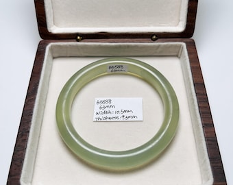 62.1 mm 本物の翡翠バングル 本物のグリーン翡翠バングル 天然