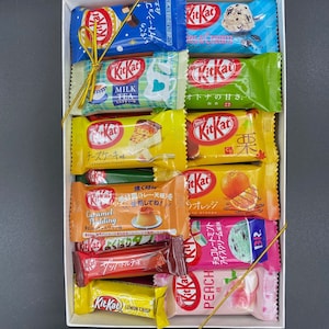 35 Pieces Hand-Picked Japanese Kit Kats and Limited Edition US Kit Kat Mini-Bars - Variety Pack