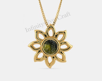 Dainty meteorite necklace, moldavite necklace, meteorite necklace, moldavite pendant, moldavite jewelry, Czech moldavite