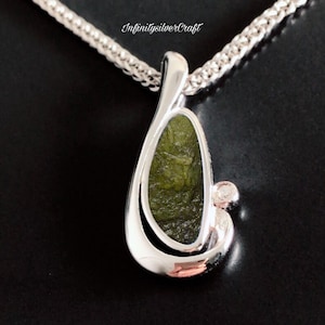 Natuurlijke ruwe moldaviethanger in sterlingzilver| Moldaviet meteoriethanger| Natuurlijk Moldaviet Jubileumcadeau| Verlovingscadeau: