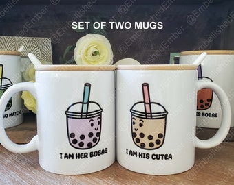 Boba Design Couples Mug Set with Lids & Spoons | Set of Two Mugs for Coffee Tea | Valentine’s Day, Engagement, Anniversary, Wedding Gift