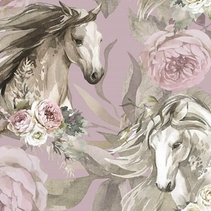 Puede incluir: Una ilustración de acuarela de dos caballos blancos con crines y colas flotantes, rodeados de rosas rosadas y hojas verdes sobre un fondo morado claro.