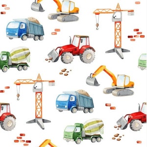 Puede incluir: Un patrón sin costuras con ilustraciones de acuarela de vehículos de construcción, que incluyen una excavadora amarilla, un tractor rojo, un camión volquete azul, una mezcladora de cemento verde y una grúa amarilla. El fondo es blanco con acentos de ladrillo rojo.