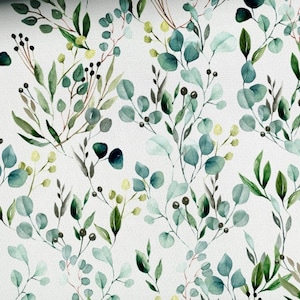 Puede incluir: Un patrón sin costuras con ilustraciones de acuarela de hojas y ramas de eucalipto verdes y azules con pequeñas bayas negras sobre un fondo blanco.