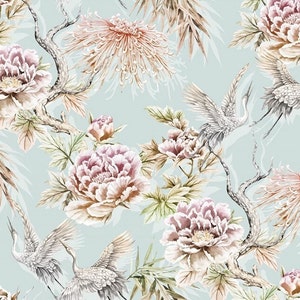 以下が含まれることがあります： 薄い青色の背景に、白い鶴がピンクと白の牡丹と菊の間を飛んでいる、繊細な水彩画のシームレスなパターンです。