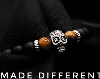 Skull Bracelet for Men and Women, Gothic Black Beaded Jewellery,Alternative Skull Bracelet,Tigers Eye and Onyx Stone Beads Unique Skull Gift