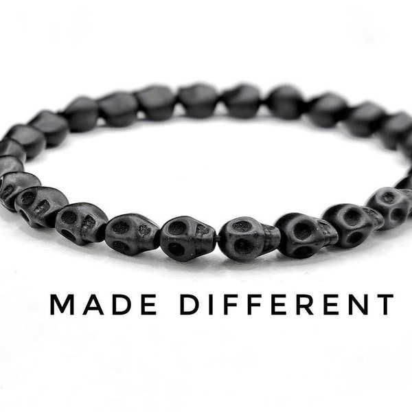 Bracelet tête de mort pour homme et femme | Bijoux howlite en pierre naturelle noire avec perles | Bracelet gothique crâne de perles, alternatif, grunge, emo, punk