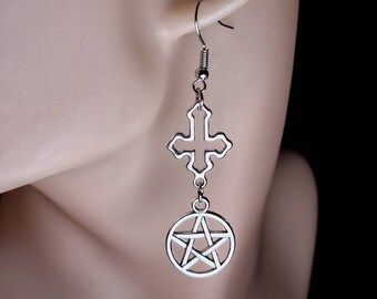 Gothic Kreuz Ohrring Silber Goth Drop & Baumeln CROSS Ohrring für Goth Emo Punk Alt, Baumeln Kreuz Ohrring für Frauen, Kreuz und Pentagram Charms