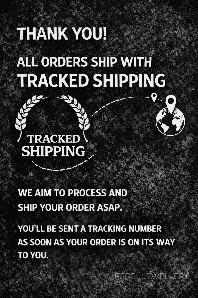 Puede incluir: Gr&aacute;fico en blanco y negro con el texto "THANK YOU! ALL ORDERS SHIP WITH TRACKED SHIPPING." Incluye un icono de globo y las palabras "TRACKED SHIPPING" dentro de una corona de laurel. El texto tambi&eacute;n indica que se enviar&aacute; un n&uacute;mero de seguimiento.