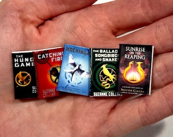 Miniature Hunger Games Book Set – All 5 Titles by Suzanne Collin (1:12 scale)