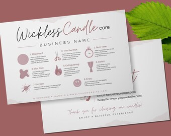 Könnte beinhalten: Eine rosa und weiße Karte mit dem Titel "Wickless Candle Care" und einer Liste von Anweisungen zur Pflege von Kerzen. Die Anweisungen umfassen Platzierung, Trimmen des Dochtes, Brenndauer, Sicherheit, Löschen und Lagerung. Die Karte enthält auch den Firmennamen, die Website und die E-Mail-Adresse.