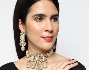 Conjunto de collar y pendientes con gargantilla Kundan: joyería nupcial india