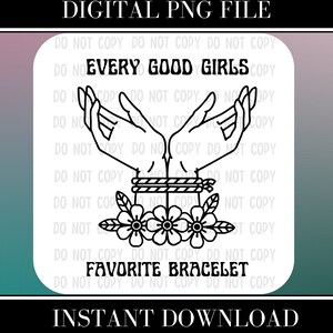 Op de afbeelding: Zwart-witte lijntekening van twee handen die met touw en bloemen aan elkaar gebonden zijn. De tekst "Every Good Girls Favorite Bracelet" staat onder de afbeelding.