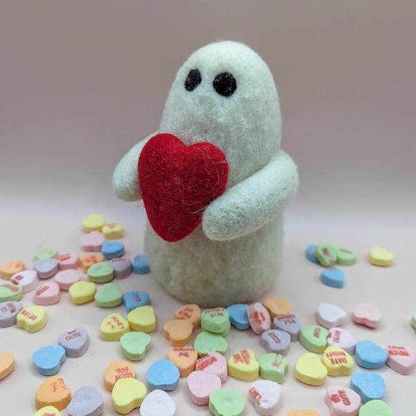 Valentinstag Gespenst Wolle gefilzt | Süßes Herzgeist Plüschi