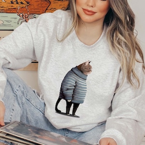 Dikke grijze kat in trui, uniseks trui met ronde hals, kat shirt met lange mouwen, schattig, grappig, trendy, kattenliefhebber cadeau, dierenliefhebber, katoen/polyester