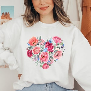 Heart Sweatshirt, Vintage Pressed Flowers Hooded Sweatshirt, Boho Flower Sweatshirt, Heart Sweatshirt, Valentine&#39;s Day Sweatshirt