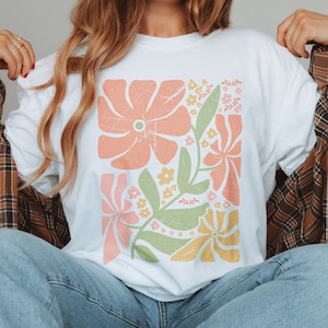 Floral t shirt, Comfort colors, Wildflower Tshirt, Wild Flowers, Wildflowers Large Colorful Distressed Flowers T-shirt, Gift for Women Shirt
