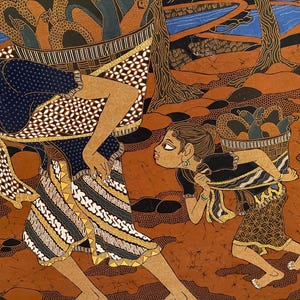 Op de afbeelding: Een Indonesisch batikschilderij toont twee figuren die manden dragen. De figuren dragen traditionele kleding met ingewikkelde patronen in blauw, zwart, wit en geel. De achtergrond toont bomen, een rivier en een bruin en oranje landschap.