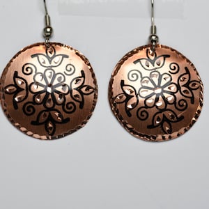 Lachsfarbene Kupfer Ohrringe, Runde Ohrringe, handgefertigte Kupfer Ohrringe, geometrische leichte Ohrringe, Boho Ohrringe