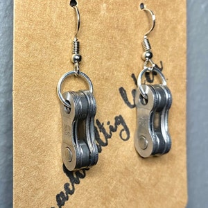 Upcycled earrings made from a metal bicycle chain | upcycled bicycle chain earring