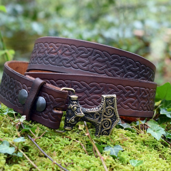 Embossed Viking belt from brown or black 3,2mm leather, with bronze Thor hammer buckle.