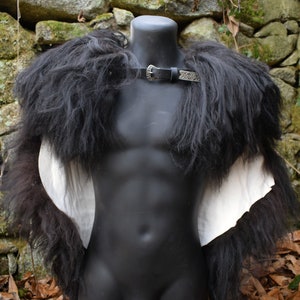 Wikinger Schulter Fell in black brown mit Riemen, Island Schaf, Larp, Reenactment, Mittelalter.