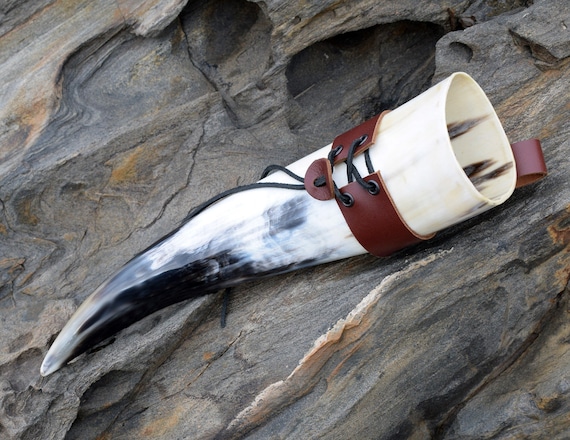 Wikinger Trinkhorn 0,7l Mit Echtleder-Gürtelhalter – Mittelalter Methorn, LARP, Geschliffen & Versiegelt