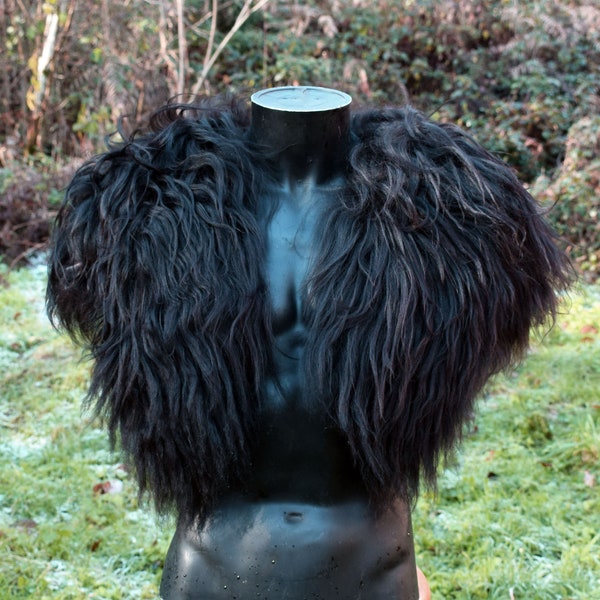 Viking cloak from black to very dark brown icelandic sheep fur without closing. Larp, Reenacment.