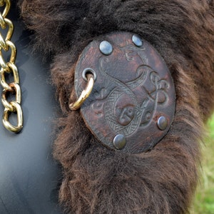 Wikinger Schulter Fell in braun mit Kette. Thorshammer, Fell Kragen, Larp, Reenacment, Viking, Mittelalter Outfit. image 3