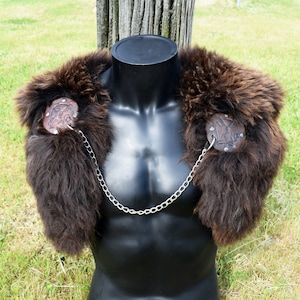 Wikinger Pelz Kragen w kolorze brązowym, Kette Silber oder Messing, Leder Brosche Cernunnos. Larp, Rekonstrukcja, Wikingowie.
