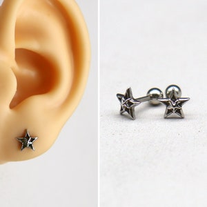 Boucles d'oreilles en forme d'étoile de style viking gothique • Boucles d'oreilles en argent antique • Unisexe en acier inoxydable • Tragus, hélice, nez. Cartilage. Piercing