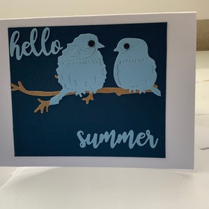 Tarjeta de verano con pájaros azules