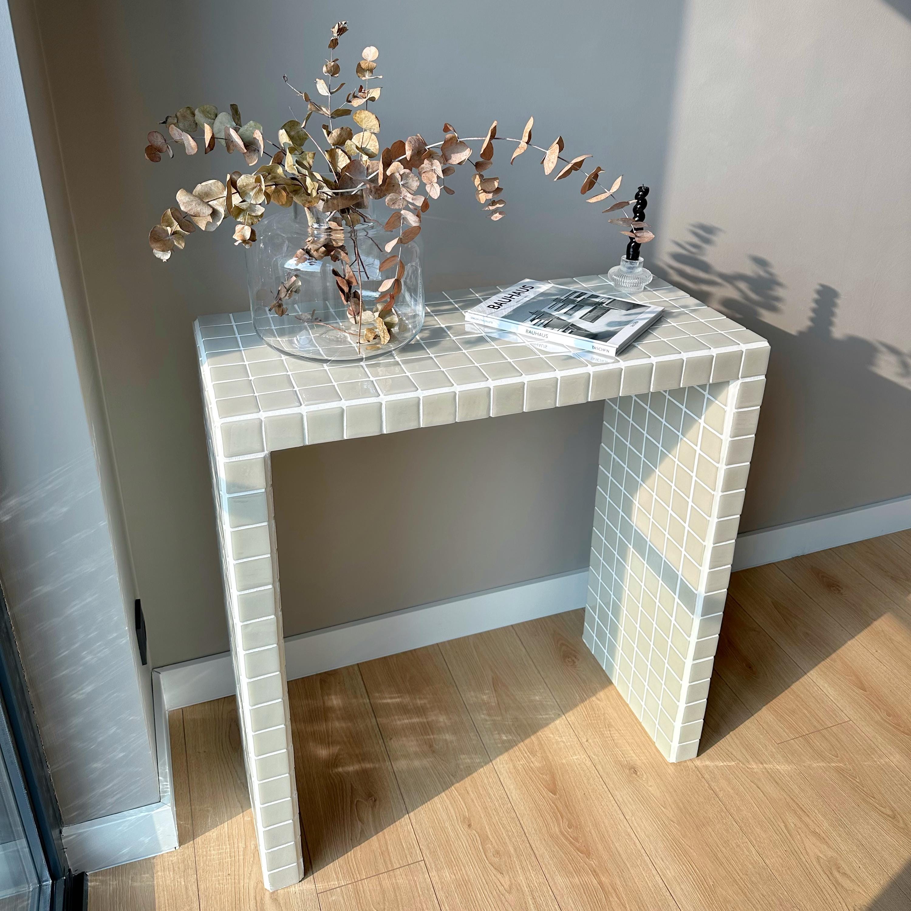 scottie　THE Tile Table DESK type Signature Design by Ashley® Jonileene White/Gray 60