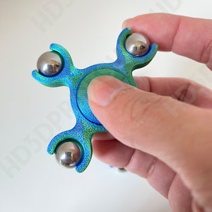Two-in-one Roller Ball Fidget for an almost silent fidget experience | Fidget Spinner with Sensory Roller Balls | A Satisfying Fidget Toy