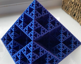 Octaèdre Sierpinski imprimé en 3D | Pyramide fractale | Le flocon d’octaèdre | Sculpture mathématique | Cadeau à la maison | Art de bureau