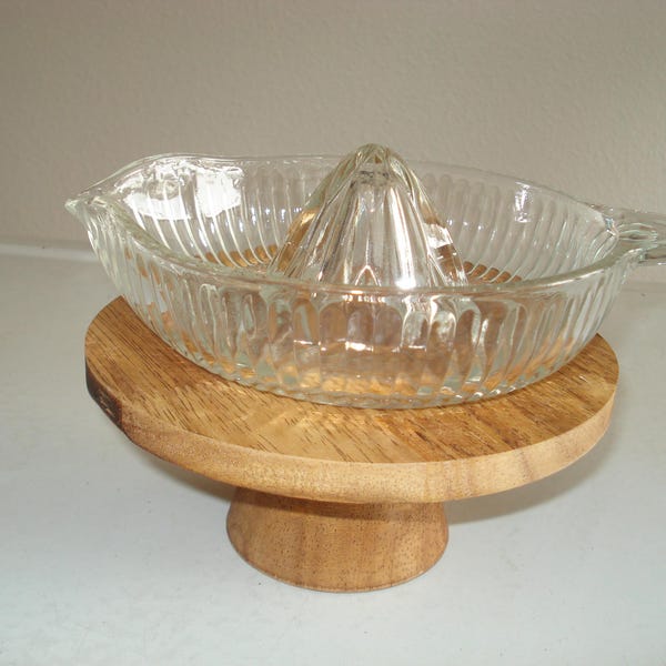 Clear Glass Juicer/Vintage/1950's/Citrus Juicer/Nice Condition