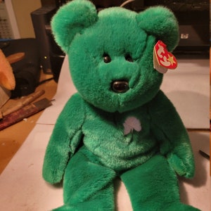 Erin, 1999, Beanie Buddies Collection. Pristine condition Owned by collector. With Tag. A great St. Patrick&#39;s Day Gift!